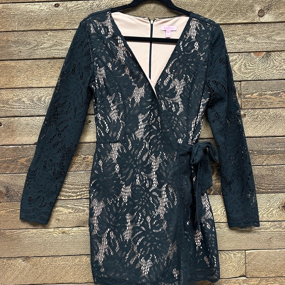 Lilly Pulitzer Black Lace Wrap Romper Size Medium - Picture 3 of 9